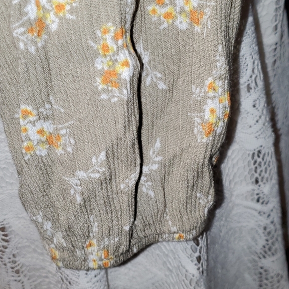 Excellent condition Hippe Rose foral shirt small - Picture 4 of 6